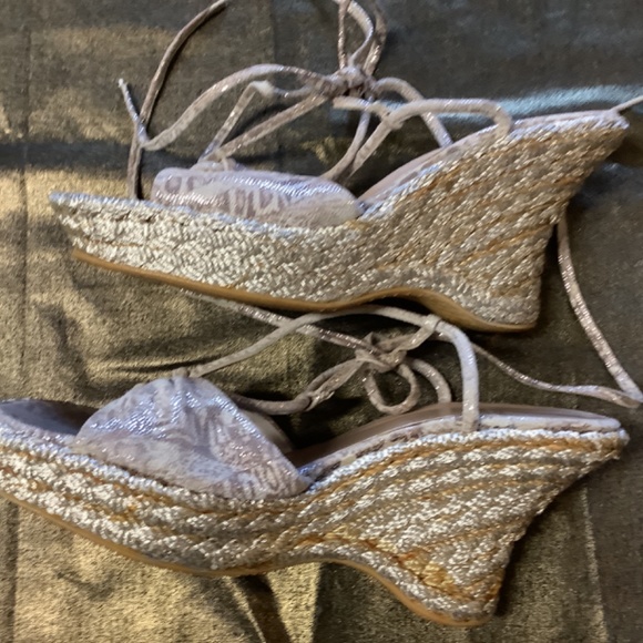 Stuart Weitzman - Picture 3 of 4